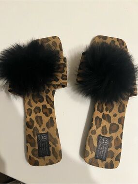 chic Leopard Print Fur Slide Sandals with Black Pom